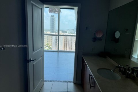 Condo in Hallandale Beach, Florida, 1 bedroom  № 1846272 - photo 9