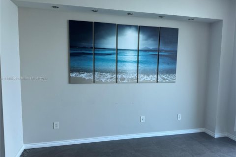 Condo in Hallandale Beach, Florida, 1 bedroom  № 1846272 - photo 13