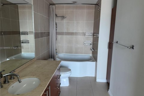 Condo in Hallandale Beach, Florida, 1 bedroom  № 1846272 - photo 8