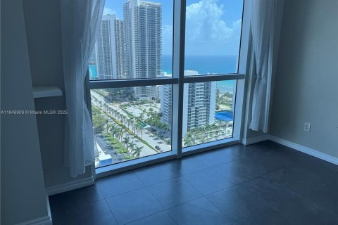 Condo in Hallandale Beach, Florida, 1 bedroom  № 1846272 - photo 11