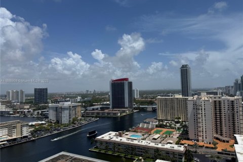 Condo in Hallandale Beach, Florida, 1 bedroom  № 1846272 - photo 3