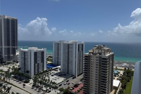 Condo in Hallandale Beach, Florida, 1 bedroom  № 1846272 - photo 4