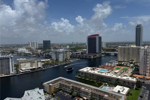 Condo in Hallandale Beach, Florida, 1 bedroom  № 1846272 - photo 2