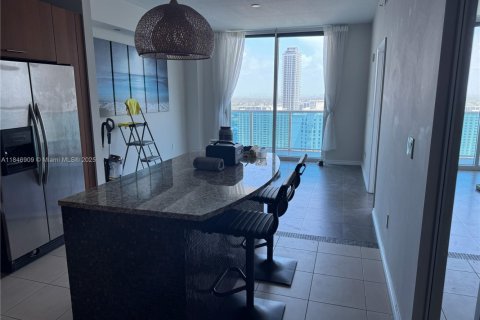 Condo in Hallandale Beach, Florida, 1 bedroom  № 1846272 - photo 18