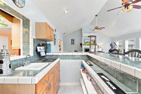 House in Crystal River, Florida 3 bedrooms, 285.4 sq.m. № 2287161 - photo 12