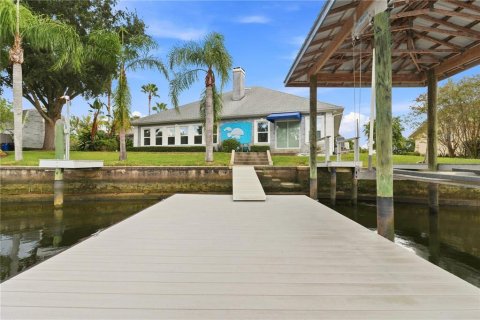 House in Crystal River, Florida 3 bedrooms, 285.4 sq.m. № 2287161 - photo 8