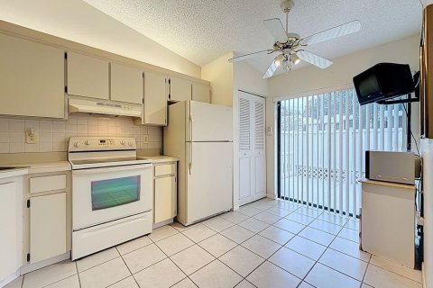 Condo in Tarpon Springs, Florida, 2 bedrooms  № 1825344 - photo 8