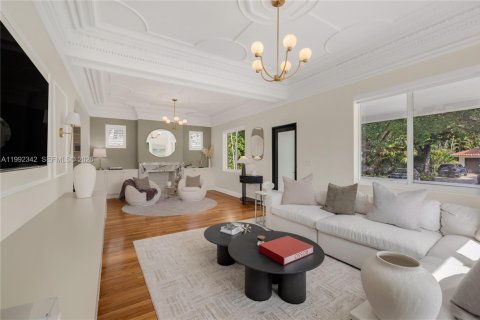 Villa ou maison à vendre à El Portal, Floride: 5 chambres, 277.31 m2 № 2059598 - photo 9