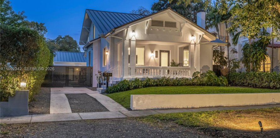 Villa ou maison à El Portal, Floride 5 chambres, 277.31 m2 № 2059598