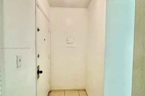 Appartement à louer à Miami Lakes, Floride: 1 chambre, 72 m2 № 1847674 - photo 11