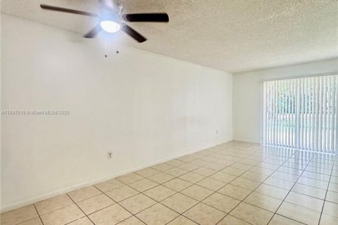 Appartement à louer à Miami Lakes, Floride: 1 chambre, 72 m2 № 1847674 - photo 4