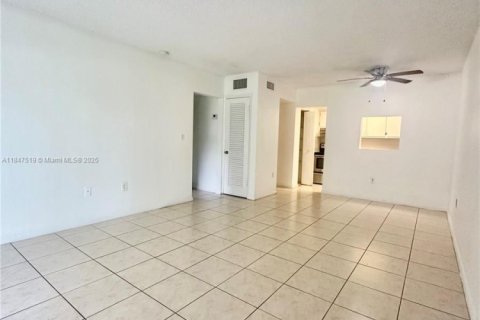 Appartement à louer à Miami Lakes, Floride: 1 chambre, 72 m2 № 1847674 - photo 5