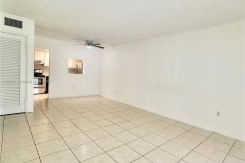 Appartement à louer à Miami Lakes, Floride: 1 chambre, 72 m2 № 1847674 - photo 3