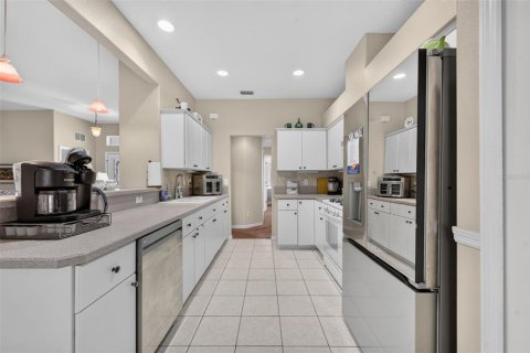 House in Tavares, Florida 2 bedrooms, 154.03 sq.m. № 2393571 - photo 13