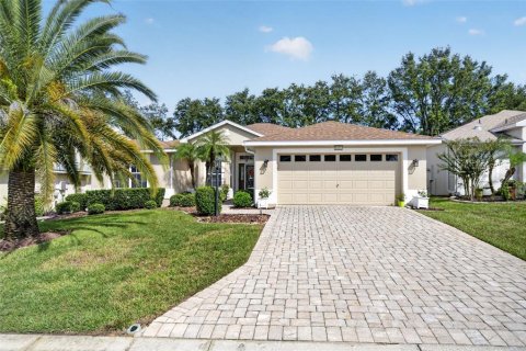 House in Tavares, Florida 2 bedrooms, 154.03 sq.m. № 2393571 - photo 3
