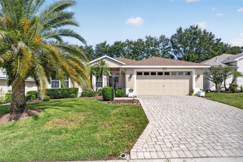 House in Tavares, Florida 2 bedrooms, 154.03 sq.m. № 2393571