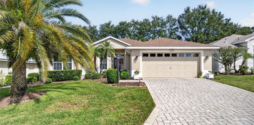 House in Tavares, Florida 2 bedrooms, 154.03 sq.m. № 2393571