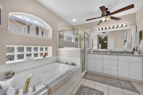 House in Tavares, Florida 2 bedrooms, 154.03 sq.m. № 2393571 - photo 24