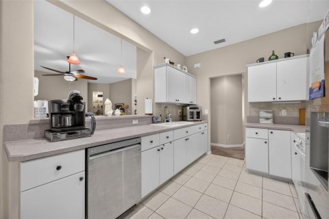 House in Tavares, Florida 2 bedrooms, 154.03 sq.m. № 2393571 - photo 15