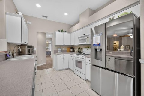 House in Tavares, Florida 2 bedrooms, 154.03 sq.m. № 2393571 - photo 14