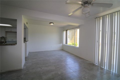 Townhouse in Davenport, Florida 4 bedrooms, 168.25 sq.m. № 1870449 - photo 5