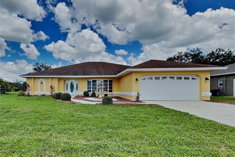 Casa en alquiler en Punta Gorda, Florida, 3 dormitorios, 207.54 m2 № 1910194 - foto 1