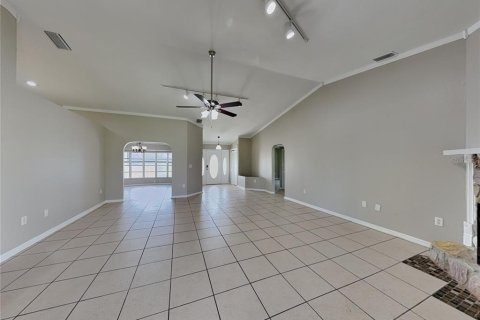 Casa en alquiler en Punta Gorda, Florida, 3 dormitorios, 207.54 m2 № 1910194 - foto 2