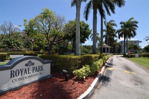 Condo in Oakland Park, Florida, 1 bedroom  № 1937715 - photo 2