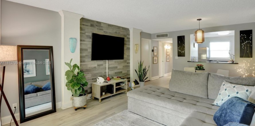Condominio en Oakland Park, Florida, 1 dormitorio  № 1937715
