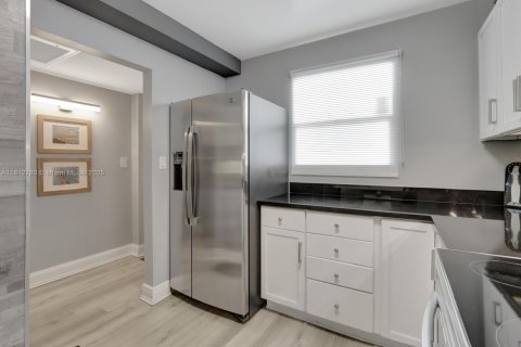Condominio en venta en Oakland Park, Florida, 1 dormitorio, 69.68 m2 № 1937715 - foto 11