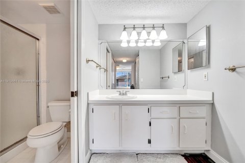 Condo in Tamarac, Florida, 2 bedrooms  № 1969842 - photo 25