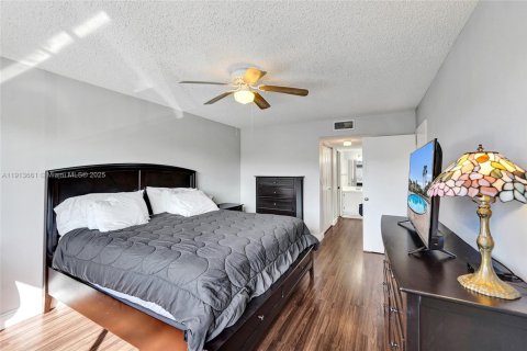 Condo in Tamarac, Florida, 2 bedrooms  № 1969842 - photo 21