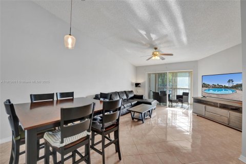 Condo in Tamarac, Florida, 2 bedrooms  № 1969842 - photo 14
