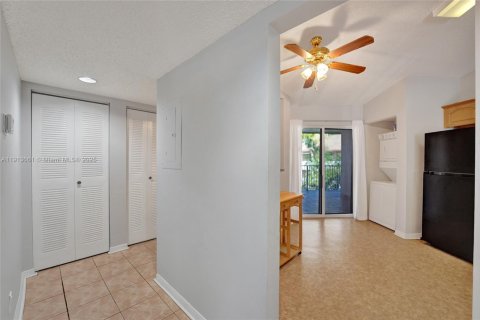 Condo in Tamarac, Florida, 2 bedrooms  № 1969842 - photo 6