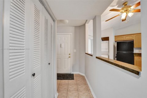 Condo in Tamarac, Florida, 2 bedrooms  № 1969842 - photo 5