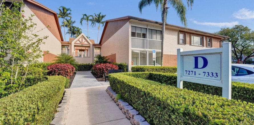 Condo in Tamarac, Florida, 2 bedrooms  № 1969842