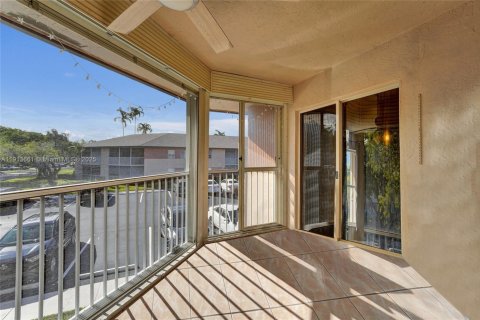 Condo in Tamarac, Florida, 2 bedrooms  № 1969842 - photo 20
