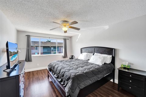 Condo in Tamarac, Florida, 2 bedrooms  № 1969842 - photo 22