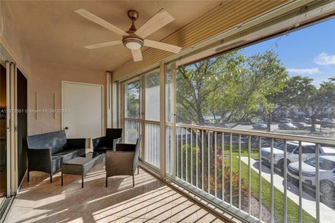 Condo in Tamarac, Florida, 2 bedrooms  № 1969842 - photo 19