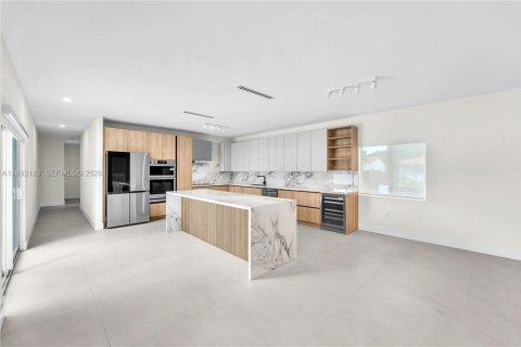 Купить виллу или дом в Майами, Флорида 4 спальни, 248.33м2, № 1975658 - фото 12