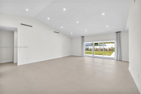 Купить виллу или дом в Майами, Флорида 4 спальни, 248.33м2, № 1975658 - фото 9