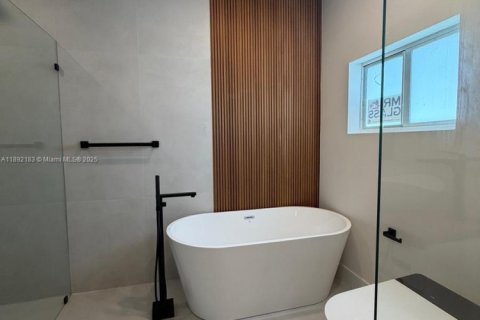 Villa ou maison à vendre à Miami, Floride: 4 chambres, 248.33 m2 № 1975658 - photo 3