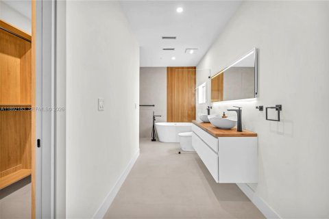 Купить виллу или дом в Майами, Флорида 4 спальни, 248.33м2, № 1975658 - фото 20