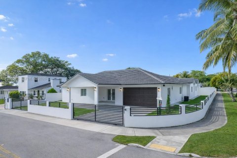 Купить виллу или дом в Майами, Флорида 4 спальни, 248.33м2, № 1975658 - фото 6