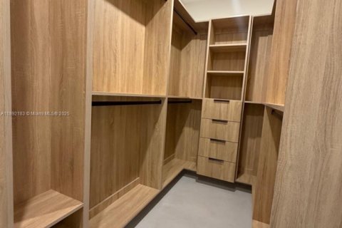 Villa ou maison à vendre à Miami, Floride: 4 chambres, 248.33 m2 № 1975658 - photo 4