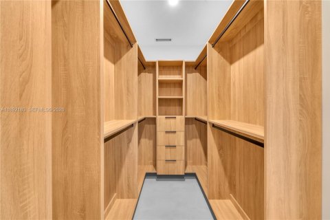 Купить виллу или дом в Майами, Флорида 4 спальни, 248.33м2, № 1975658 - фото 23