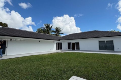 Villa ou maison à vendre à Miami, Floride: 4 chambres, 248.33 m2 № 1975658 - photo 1