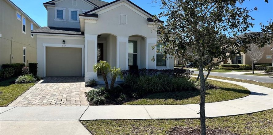 House in SOLARA RESORT in Kissimmee, Florida 4 bedrooms, 239.78 sq.m. № 1034709