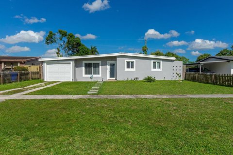 Villa ou maison à Royal Palm Beach, Floride 3 chambres, 119.75 m2 № 2084708