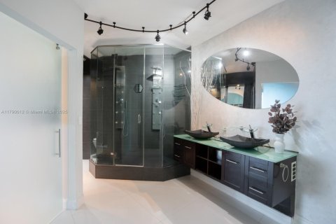Condominio en venta en Miami Beach, Florida, 2 dormitorios, 137.87 m2 № 1731450 - foto 10
